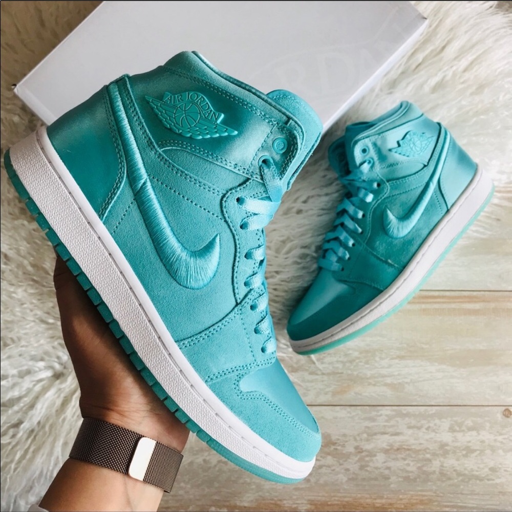 NWT Nike Air Jordan 1 Retro Satin Pack - Picture 2 of 8